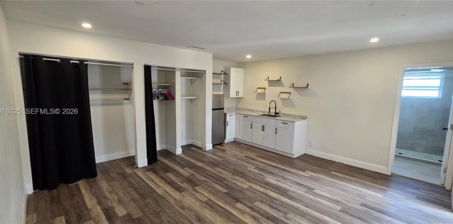 Студия в Дания-Бич, Флорида № 2042803