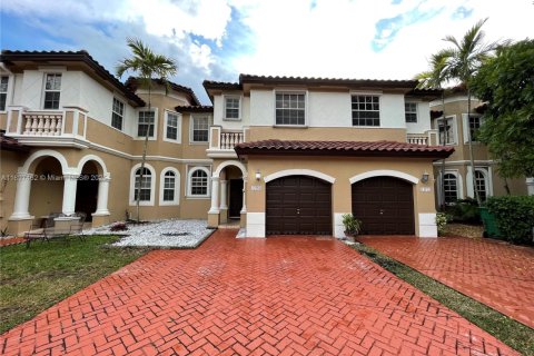 Снять в аренду таунхаус в Мирамар, Флорида 3 спальни, 148.74м2, № 1949073 - фото 1