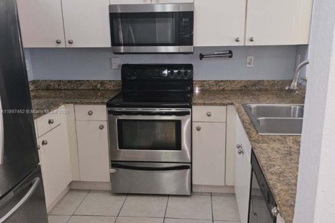 Снять в аренду таунхаус в Мирамар, Флорида 3 спальни, 148.74м2, № 1949073 - фото 6