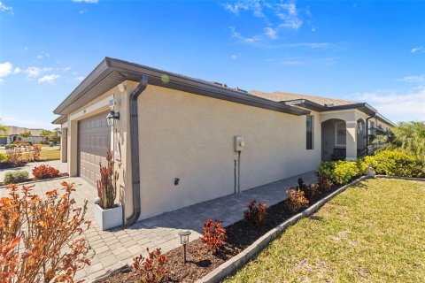 House in Port Charlotte, Florida 2 bedrooms, 144.37 sq.m. № 2096110