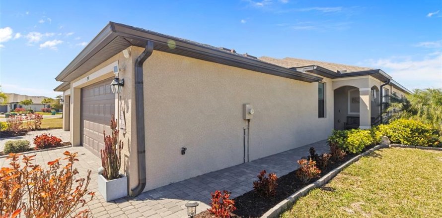 Casa en Port Charlotte, Florida 2 dormitorios, 144.37 m2 № 2096110