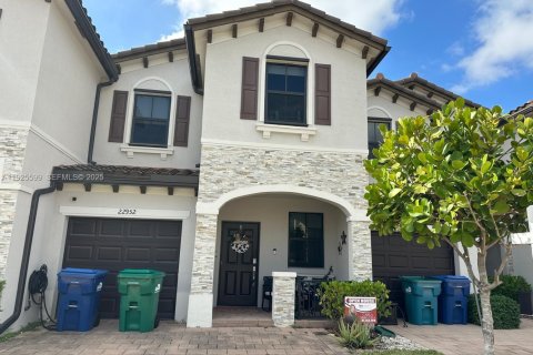 Townhouse in Miami, Florida 3 bedrooms, 157.38 sq.m. № 1984621 - photo 2