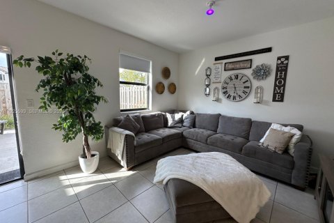 Townhouse in Miami, Florida 3 bedrooms, 157.38 sq.m. № 1984621 - photo 12