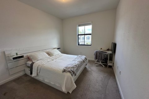 Townhouse in Miami, Florida 3 bedrooms, 157.38 sq.m. № 1984621 - photo 24