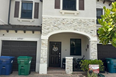 Townhouse in Miami, Florida 3 bedrooms, 157.38 sq.m. № 1984621 - photo 3