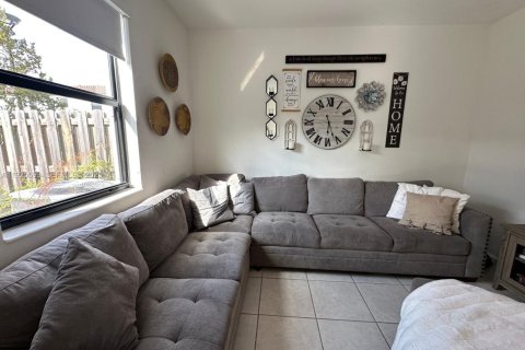 Townhouse in Miami, Florida 3 bedrooms, 157.38 sq.m. № 1984621 - photo 14