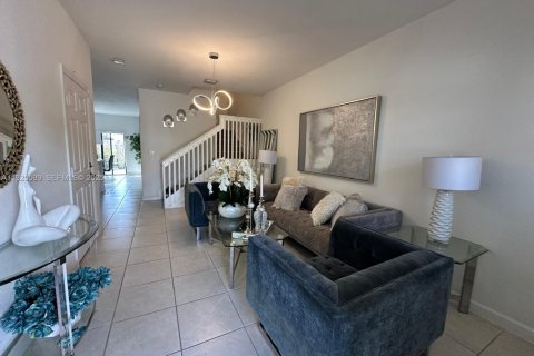 Townhouse in Miami, Florida 3 bedrooms, 157.38 sq.m. № 1984621 - photo 4