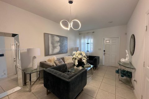 Townhouse in Miami, Florida 3 bedrooms, 157.38 sq.m. № 1984621 - photo 7