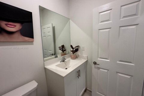 Townhouse in Miami, Florida 3 bedrooms, 157.38 sq.m. № 1984621 - photo 25