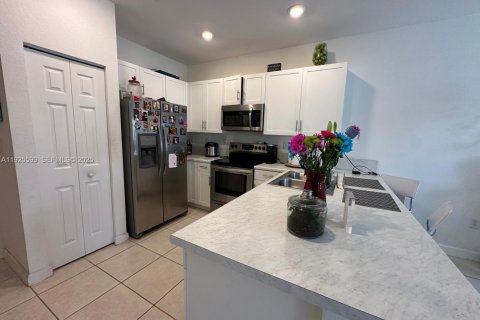 Townhouse in Miami, Florida 3 bedrooms, 157.38 sq.m. № 1984621 - photo 16