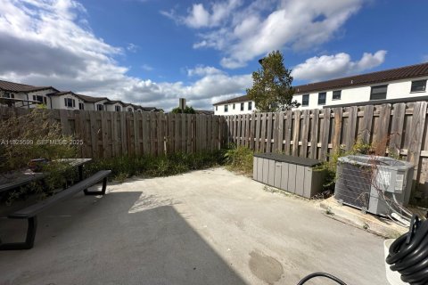 Townhouse in Miami, Florida 3 bedrooms, 157.38 sq.m. № 1984621 - photo 17