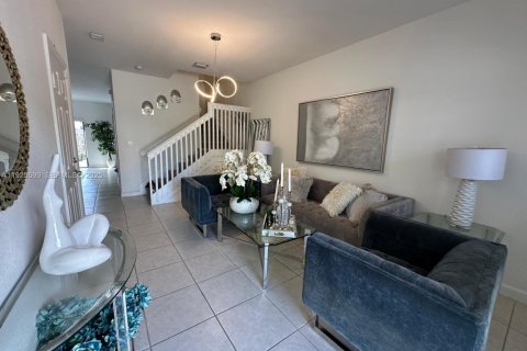 Townhouse in Miami, Florida 3 bedrooms, 157.38 sq.m. № 1984621 - photo 5
