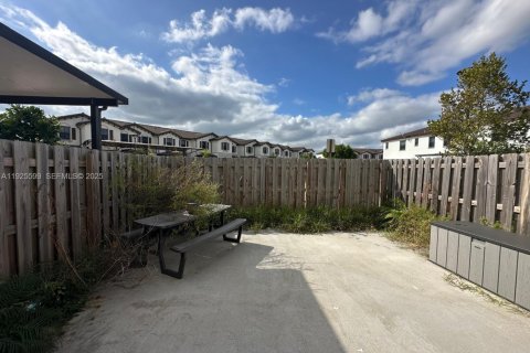 Townhouse in Miami, Florida 3 bedrooms, 157.38 sq.m. № 1984621 - photo 18