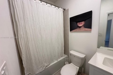 Townhouse in Miami, Florida 3 bedrooms, 157.38 sq.m. № 1984621 - photo 26