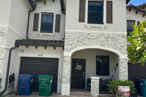 Townhouse in Miami, Florida 3 bedrooms, 157.38 sq.m. № 1984621 - photo 1