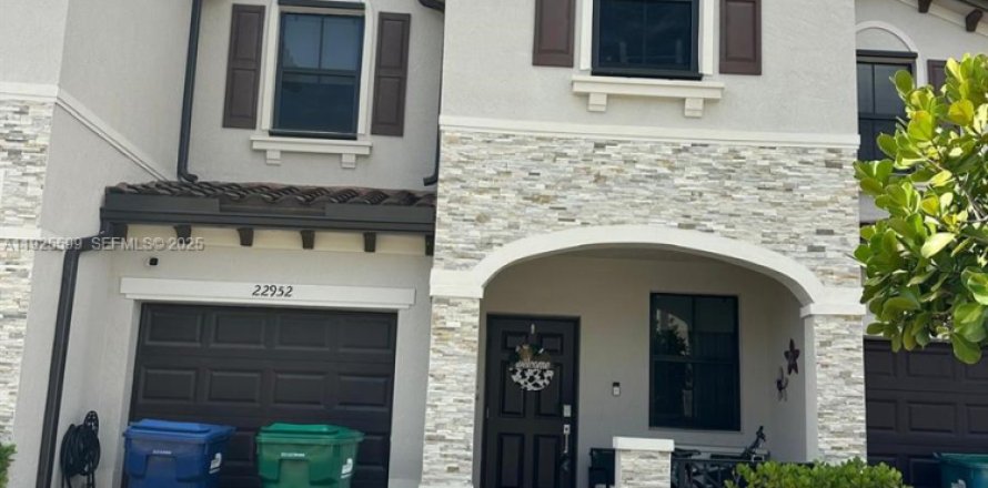 Townhouse in Miami, Florida 3 bedrooms, 157.38 sq.m. № 1984621