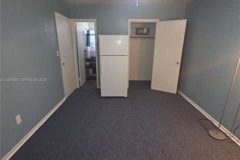 House in North Miami Beach, Florida 37.16 sq.m. № 2338429 - photo 1