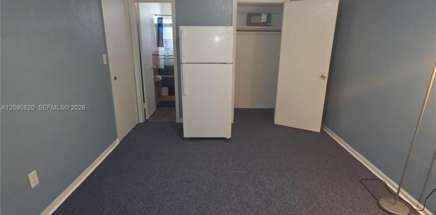 Studio in North Miami Beach, Florida № 2338429