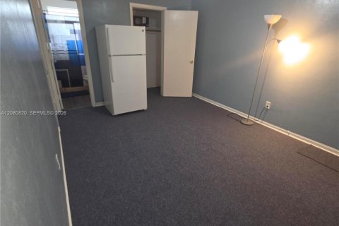 House in North Miami Beach, Florida 37.16 sq.m. № 2338429 - photo 2