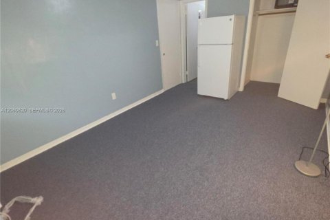 House in North Miami Beach, Florida 37.16 sq.m. № 2338429 - photo 3