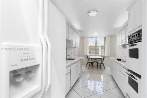 Снять в аренду кондоминиум в Холливуд, Флорида 2 спальни, 173.54м2, № 2035140 - фото 9