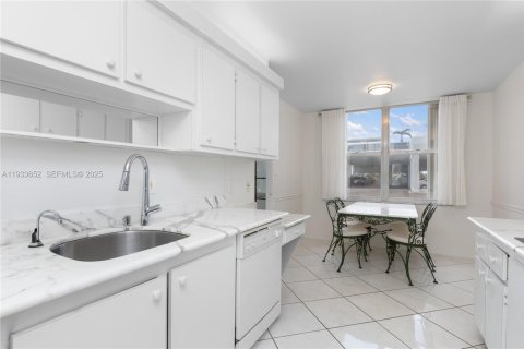 Снять в аренду кондоминиум в Холливуд, Флорида 2 спальни, 173.54м2, № 2035140 - фото 12