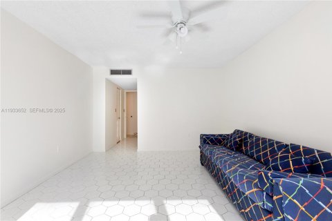 Снять в аренду кондоминиум в Холливуд, Флорида 2 спальни, 173.54м2, № 2035140 - фото 15