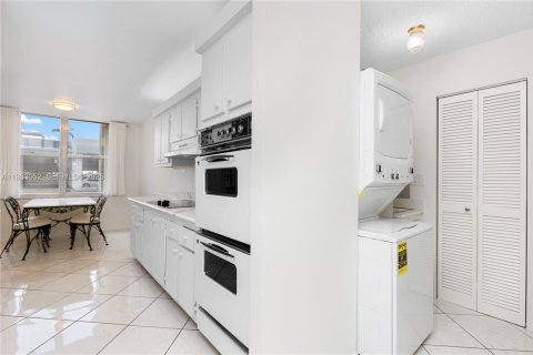 Снять в аренду кондоминиум в Холливуд, Флорида 2 спальни, 173.54м2, № 2035140 - фото 8