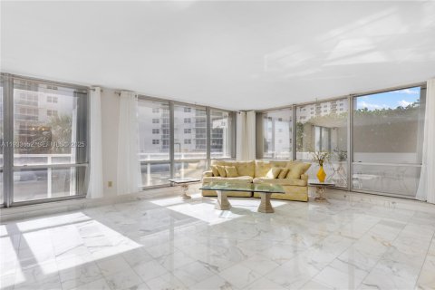 Снять в аренду кондоминиум в Холливуд, Флорида 2 спальни, 173.54м2, № 2035140 - фото 2