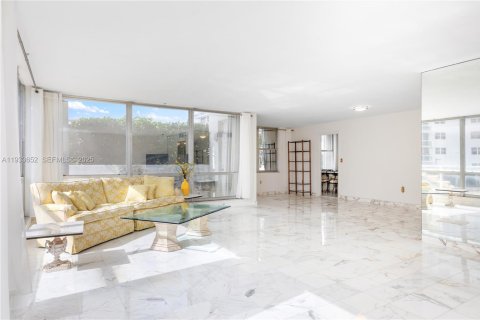 Снять в аренду кондоминиум в Холливуд, Флорида 2 спальни, 173.54м2, № 2035140 - фото 3