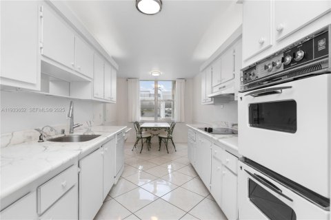 Снять в аренду кондоминиум в Холливуд, Флорида 2 спальни, 173.54м2, № 2035140 - фото 10