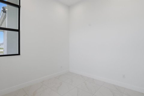 House in Port St. Lucie, Florida 3 bedrooms, 160.16 sq.m. № 2340690 - photo 15
