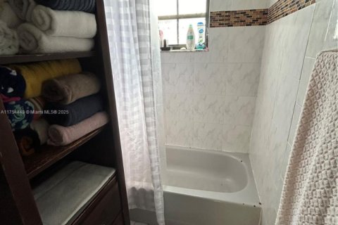 Townhouse in Miami, Florida 3 bedrooms, 125.14 sq.m. № 1860258 - photo 29