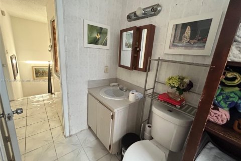 Townhouse in Miami, Florida 3 bedrooms, 125.14 sq.m. № 1860258 - photo 27