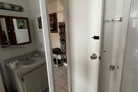 Townhouse in Miami, Florida 3 bedrooms, 125.14 sq.m. № 1860258 - photo 30
