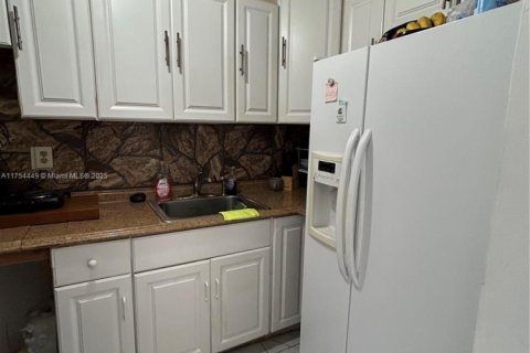 Townhouse in Miami, Florida 3 bedrooms, 125.14 sq.m. № 1860258 - photo 7