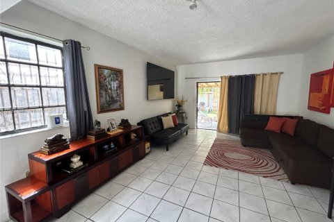 Townhouse in Miami, Florida 3 bedrooms, 125.14 sq.m. № 1860258 - photo 3