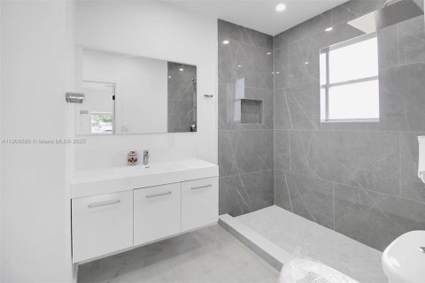 Casa en venta en Miami, Florida, 3 dormitorios, 109.53 m2 № 1967104 - foto 16
