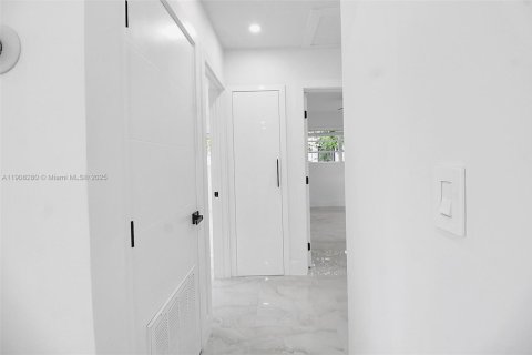Casa en venta en Miami, Florida, 3 dormitorios, 109.53 m2 № 1967104 - foto 20