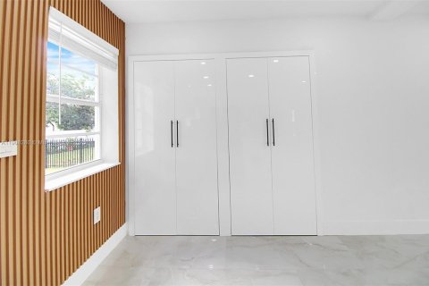Casa en venta en Miami, Florida, 3 dormitorios, 109.53 m2 № 1967104 - foto 10