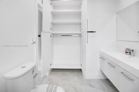 Casa en venta en Miami, Florida, 3 dormitorios, 109.53 m2 № 1967104 - foto 27