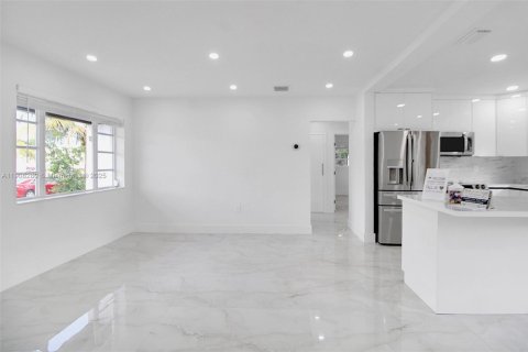 Casa en venta en Miami, Florida, 3 dormitorios, 109.53 m2 № 1967104 - foto 19