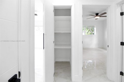 Casa en venta en Miami, Florida, 3 dormitorios, 109.53 m2 № 1967104 - foto 26