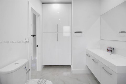 Casa en venta en Miami, Florida, 3 dormitorios, 109.53 m2 № 1967104 - foto 18