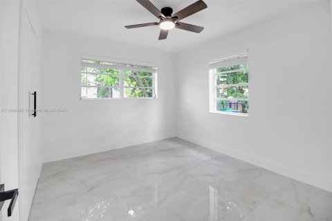 Casa en venta en Miami, Florida, 3 dormitorios, 109.53 m2 № 1967104 - foto 24