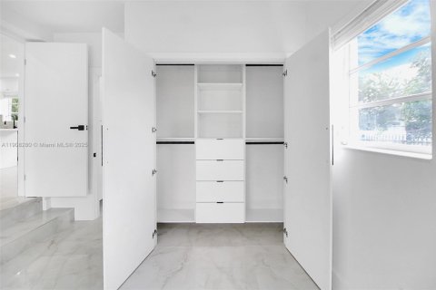 Casa en venta en Miami, Florida, 3 dormitorios, 109.53 m2 № 1967104 - foto 15