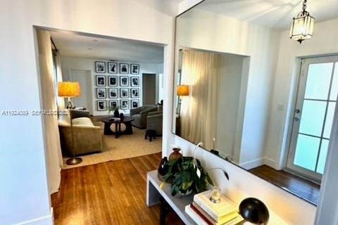 House in Coral Gables, Florida 4 bedrooms, 218.6 sq.m. № 2082879 - photo 6