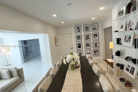 House in Coral Gables, Florida 4 bedrooms, 218.6 sq.m. № 2082879 - photo 9