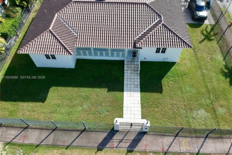 House in Coral Gables, Florida 4 bedrooms, 218.6 sq.m. № 2082879