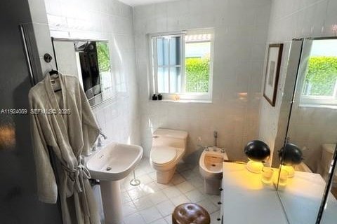 House in Coral Gables, Florida 4 bedrooms, 218.6 sq.m. № 2082879 - photo 18
